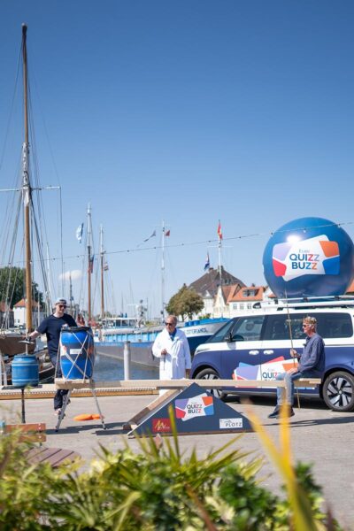 Henning, Rüdi und Arbeiter im Wiegevorgang